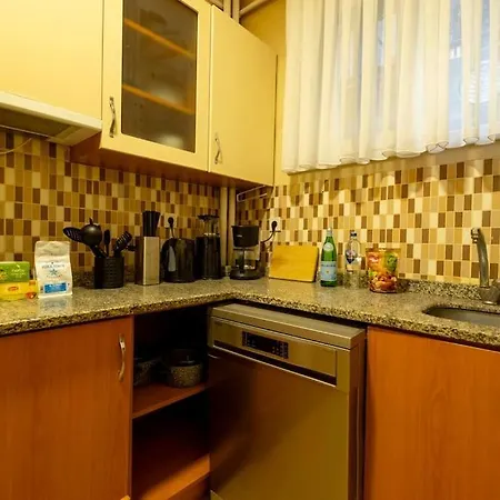 3-bedroom With Balcony Apartment *