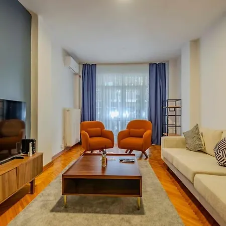 3-bedroom With Balcony Apartment *