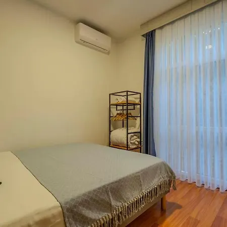 Appartement 3-bedroom With Balcony *